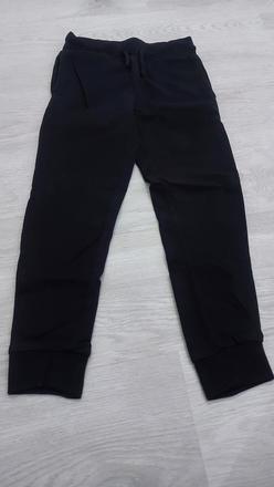 Tenké tepláky, 134