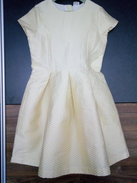 Príležitostné šaty, 152