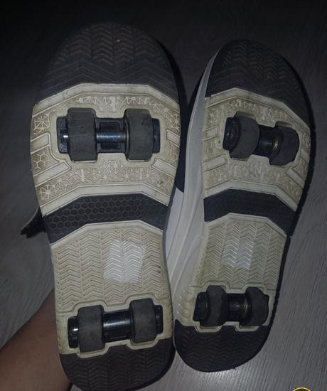 Tenisky s kolieskami, 36