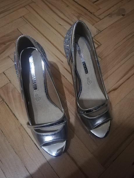 Strieborne lodicky, 37