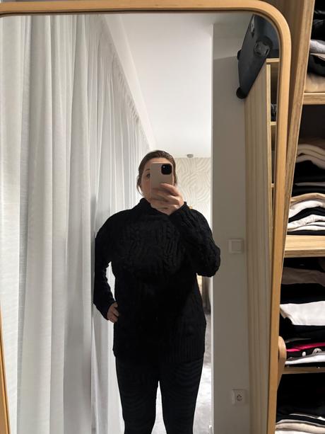 Čierny pletený pulover, 