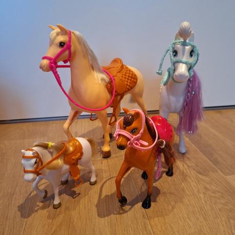 Barbie nabytok a kone, 