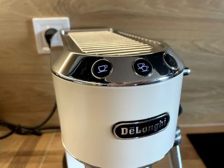 Pákový kávovar delonghi dedica, top stav,