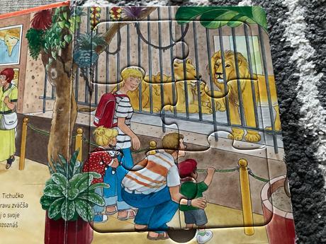 Knižka s puzzle v zoo,