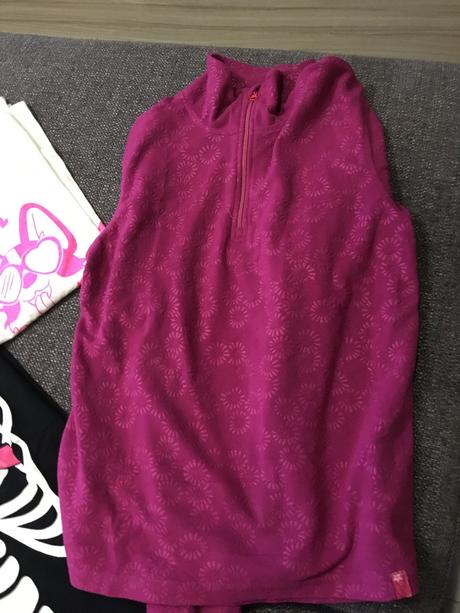 4x triká , 1x mikinka, 5eur, takko,146