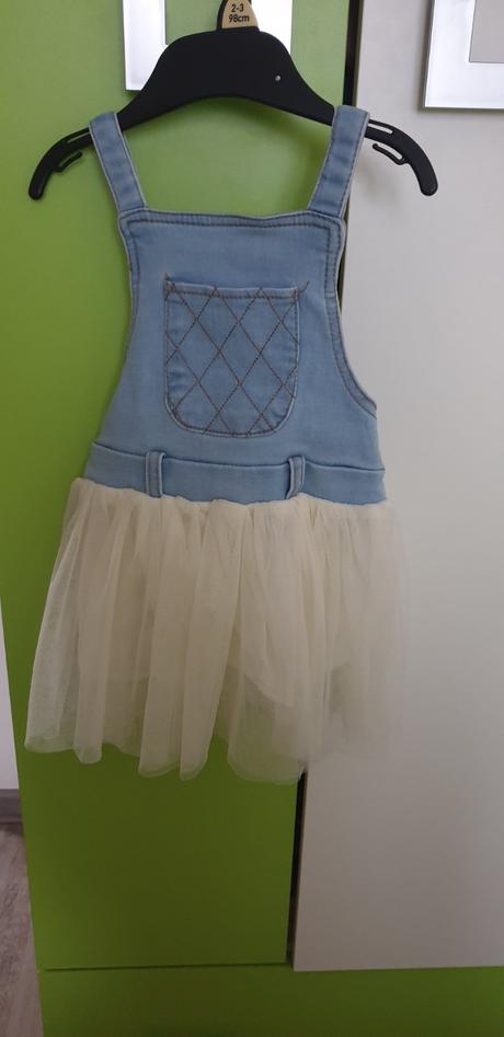 Satky s tylovou suknickou, 74