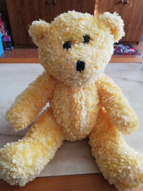 Plyšový medveď žltý, 
