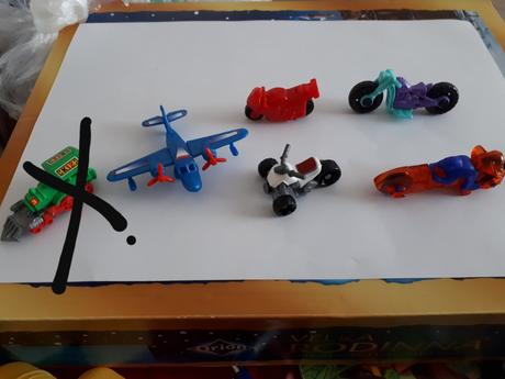 Kinder hracky,figurky, 