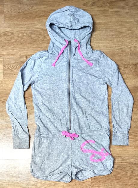 Sivy overal s kapucnou, 36