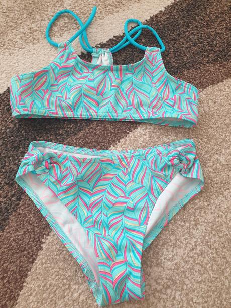 Dievčenské plavky, 92