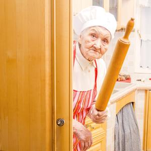 Suseda zavčasu ráno klepala rezne