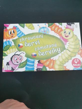 Hra zamotané červíky,