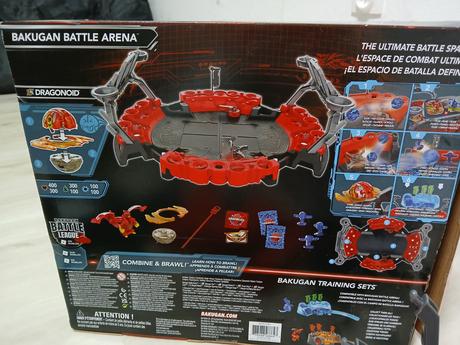 Bakugan bojová aréna + figúrky + kartičky,