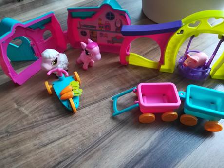 Domček s hojdačkou pre zvieratá, 