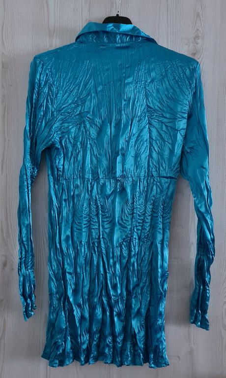 Saténová košeľa, 36