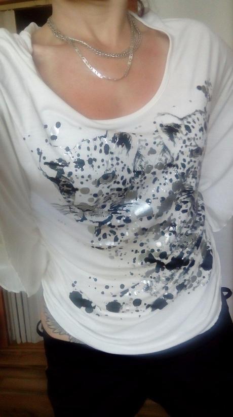 Asymetricke tricko, s