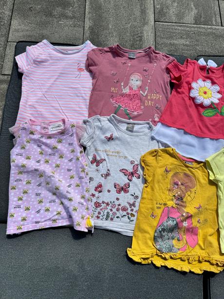 9 kusov tričiek, 98