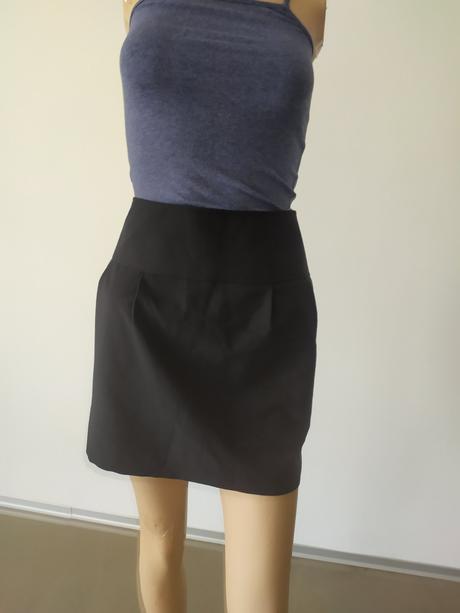 C 47  sukna cierna elegntna biznis nenosena, m