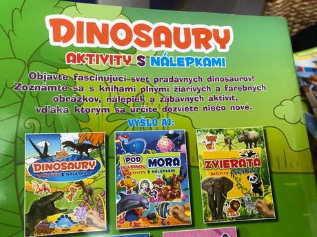 Dinosaury - aktivity s nálepkami,