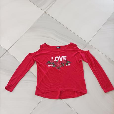 Červené tričko s dlhým rukávom a potlačou, 146