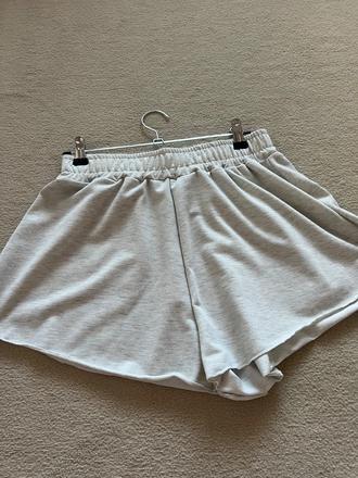 Šedé teplakove kraťasy s, s