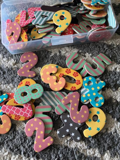 Farebné magnetky čísla 80ks, 