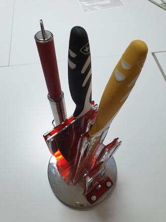 Stojan na nože + nože,