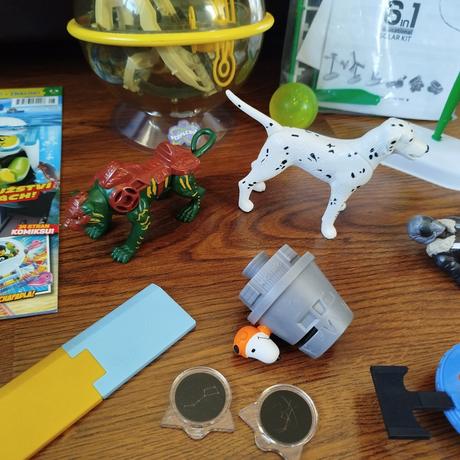 Balík pekných hračiek pre chlapca,