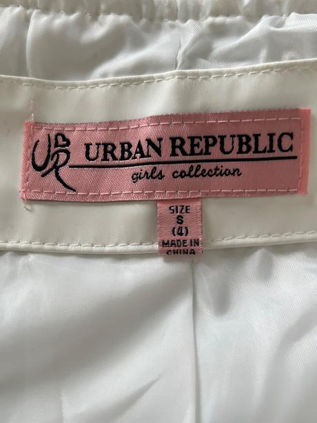 Prechodna protidazdova bundicka, 104