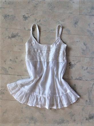 Tričko s háčkovaným motívom, s