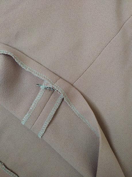 Krátka bledo-ružová sukňa, 38