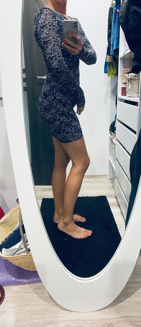 Čierno - sede saty, s