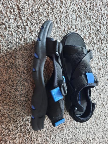 Sandalky, reserved,35