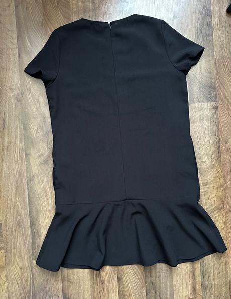 Elegantné čierne šaty, s