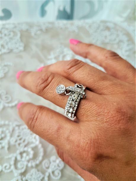 Prsteň s príveskom,