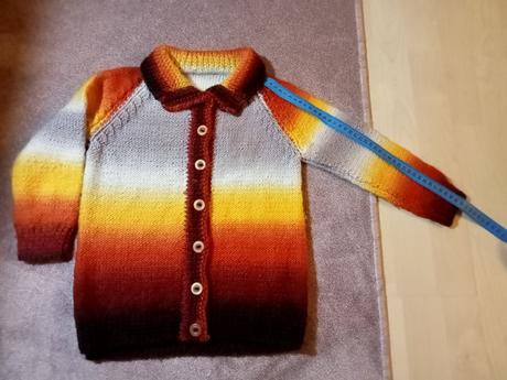 Krásny ručne pletený svetrík vo farbách jesene, 128