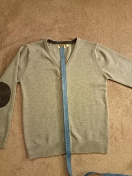 Elegantný svetrík s ozdobnými záplatami na lakťoch, lusa,140