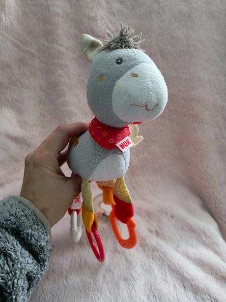 Hračka na zavesenie,