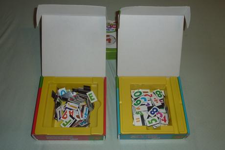 Magnetické písmená a číslice.,