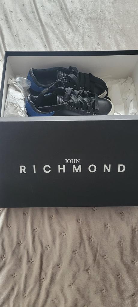 Nádherné tenisky, 31