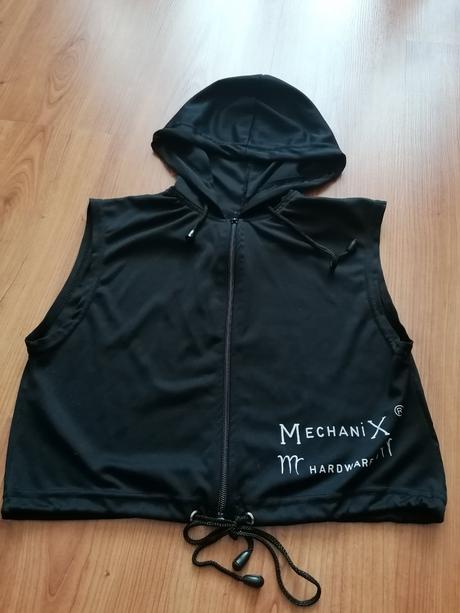 Čierna vesta s kapucňou /elegantná športová /, s