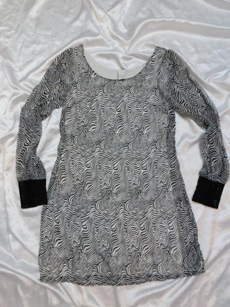 Kvalitne pekne saty na slavnost, 36