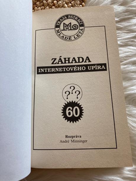Traja pátrači záhada internetového upíra (2010), 