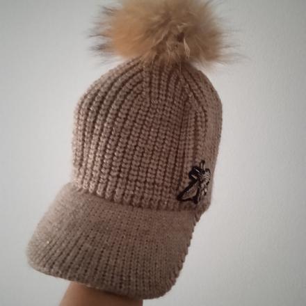 Čiapka s brmbolcom z pravej kožušiny, 56