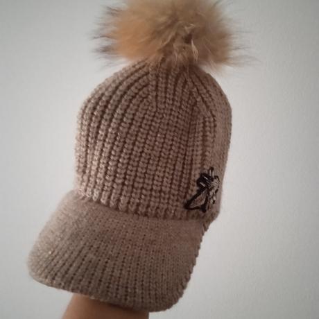 Čiapka s brmbolcom z pravej kožušiny, 56