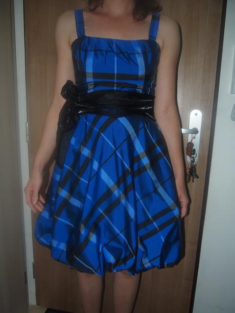 1x oblečené šaty, s