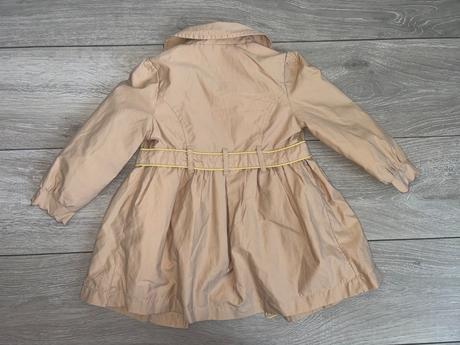 Dievčenský kabát, 98