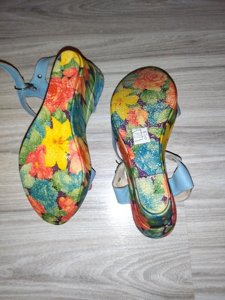 Kvietkovane sandále, 36