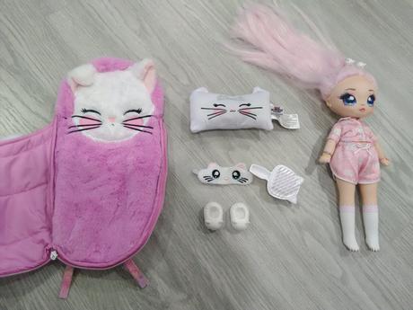 Bábika s doplnkami, 