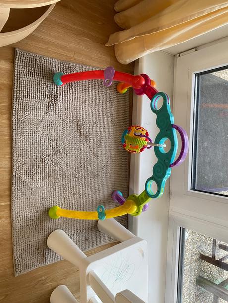 Playgro - hrazdička so závesnými hračkami, 